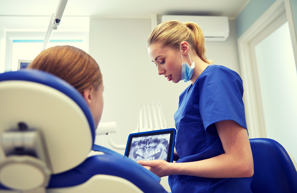 How An Emergency Dentist Fixes A Broken Tooth